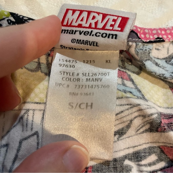 Marvel Comic Scrub Top Women’s Small Colorful Iron Man Captain America Medical - Picture 3 of 7